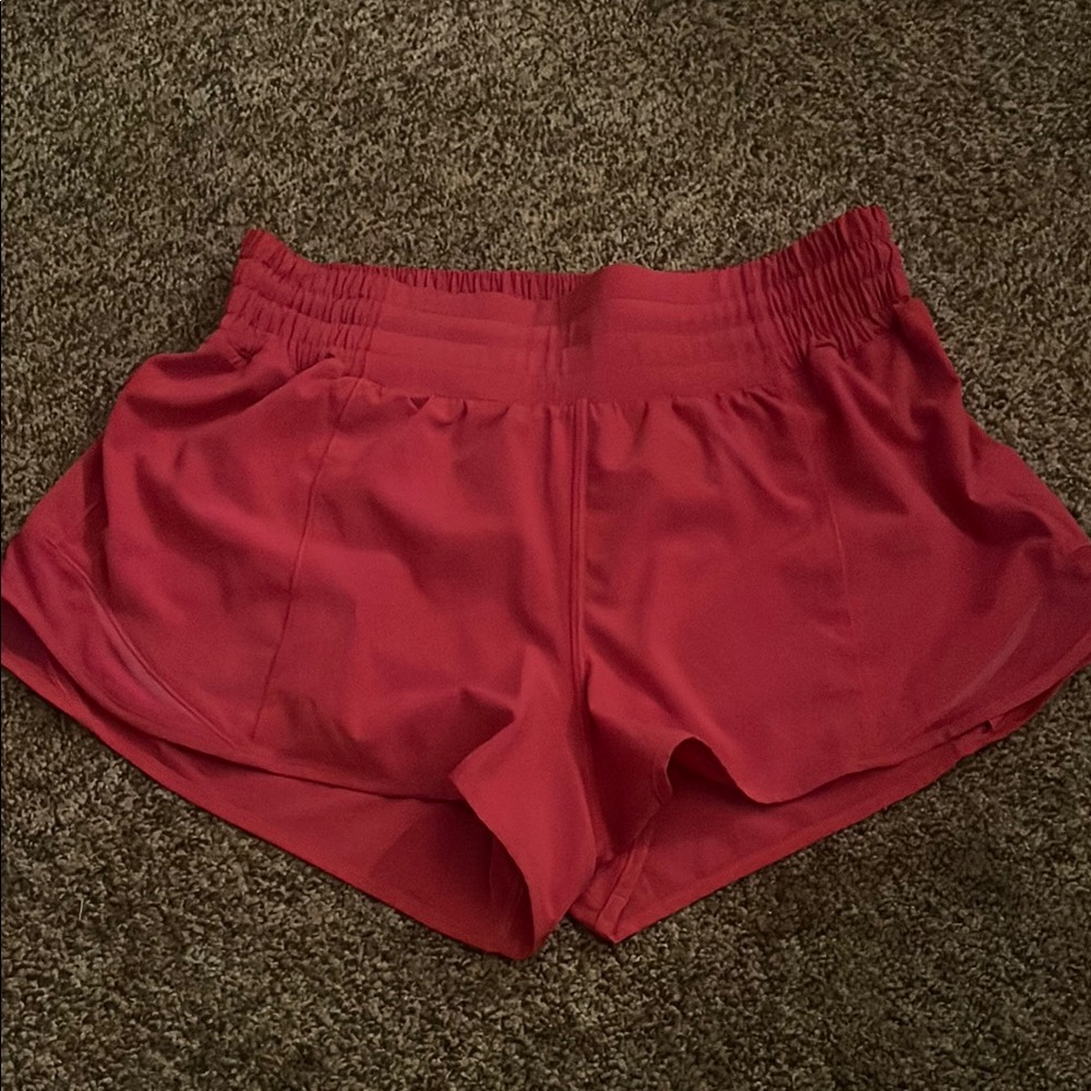 Women's pink lululemon hotty hot shorts 2.5